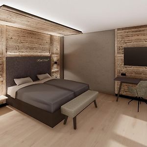 Deluxe Zimmer mit Kingsize-Bett